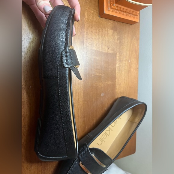Calvin Klein black and gold loafer flats. Sz 8.5 Medium - Picture 7 of 9